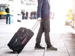 Numărul românilor care au emigrat a scăzut cu 37.000 de persoane în 2020. Diferenţa dintre emigranţi şi imigranţi a fost cea mai mică din ultimii cinci ani. Profesorul Dumitru Sandu: „Au fost mai puţine locuri de muncă în străinătate, iar nesiguranţa zilei de mâine a contribuit la această scădere.“