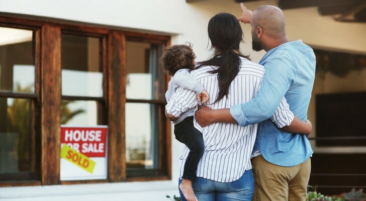 A Complete Manual for New Homebuyers: Finding Your Residence and Securing Funding