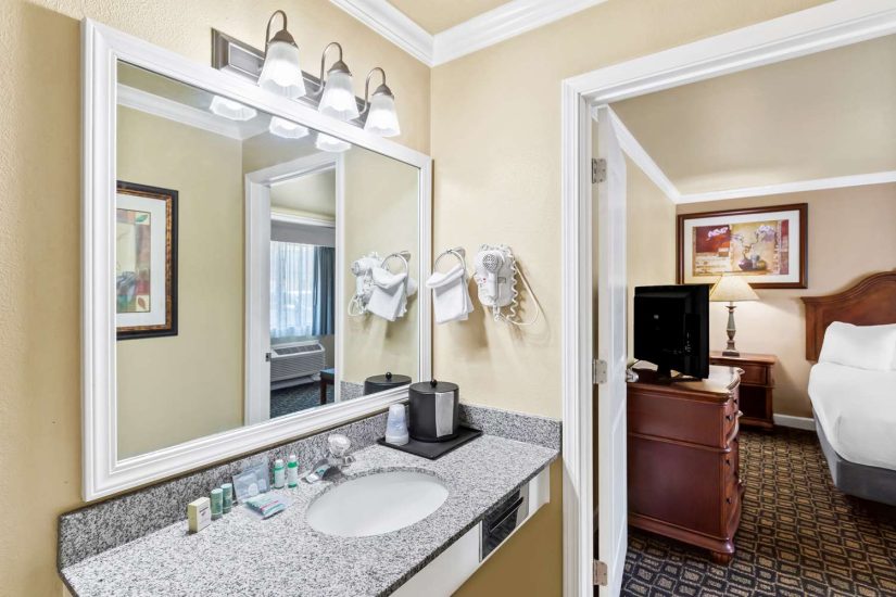 Investigating Residences Featuring Enclosed Front and Back Yards: An Examination of Uncommonness in Home Design